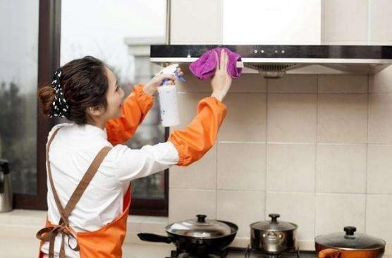 告别油腻厨房，保洁阿姨分享三大清洗妙招